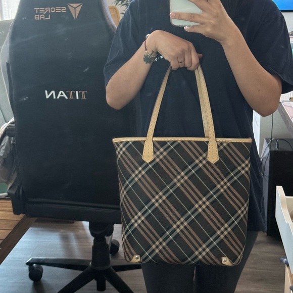 Burberry small tote handbag - Picture 3 of 3